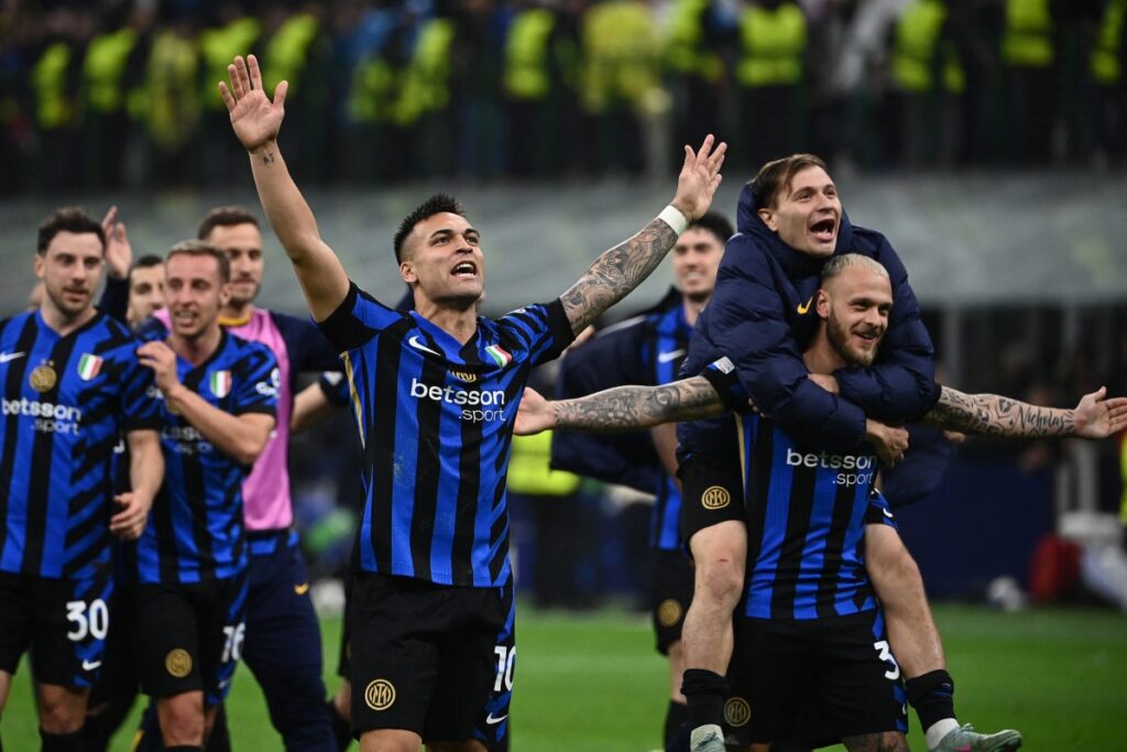 Bayern Munich’s Portuguese defender #22 Raphael Guerreiro reacts at the end of the UEFA Champions League quarter final second leg football match between Inter Milan and Bayern Munich at the San Siro stadium in Milan on April 16, 2025. (Photo by Marco BERTORELLO / AFP)