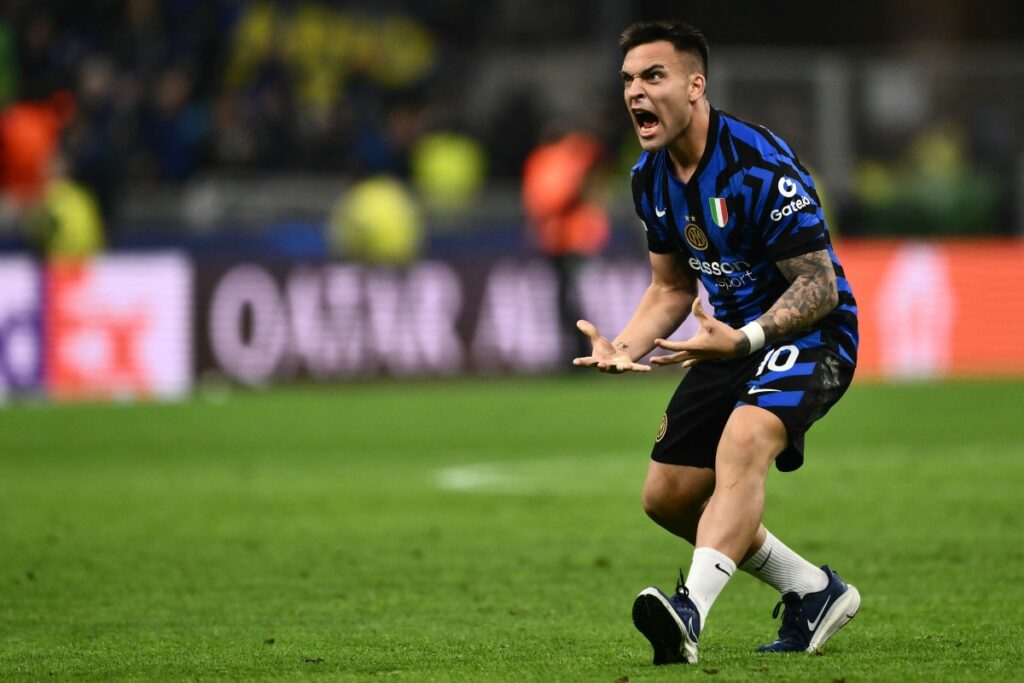 Inter Milan’s Argentine forward #10 Lautaro Martinez celebrates at the end of the UEFA Champions League quarter final second leg football match between Inter Milan and Bayern Munich at the San Siro stadium in Milan on April 16, 2025. (Photo by Marco BERTORELLO / AFP)
